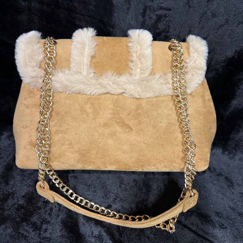 NWT URBAN EXPRESSION FAUX SUEDE WITH FAUX SHERPA TRIM AND GOLD CHAIN🌸 - Picture 2 of 4
